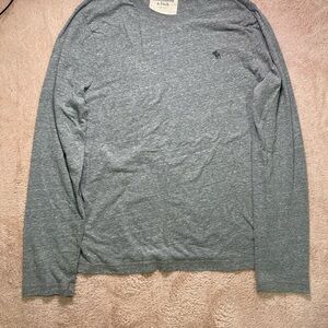 Abercrombie & Fitch Heather Gray Long Sleeve Tee